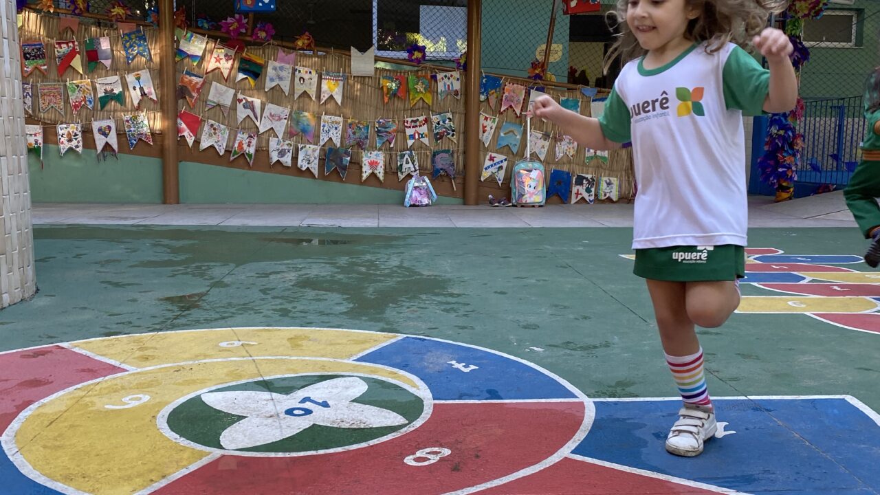 Estar ao ar livre pode promover melhorias no desenvolvimento infantil